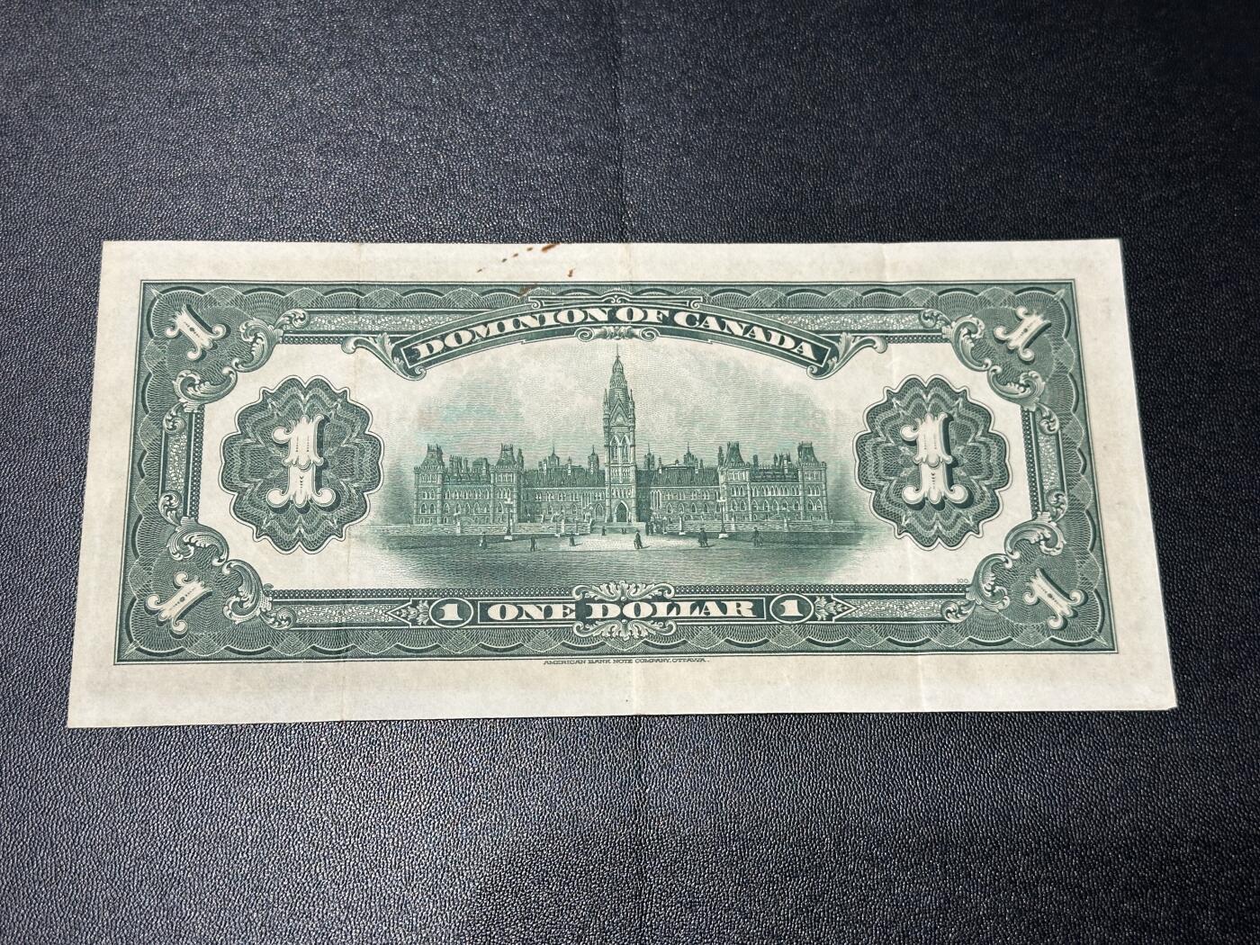 《外钞收藏家》第六百零一期（畅拍场）（本平台长期征集拍品、欢迎藏友们联系合作） 1917年加拿大1加元 乔治五世妻子 玛丽王后 首签版 非全新 品相如图