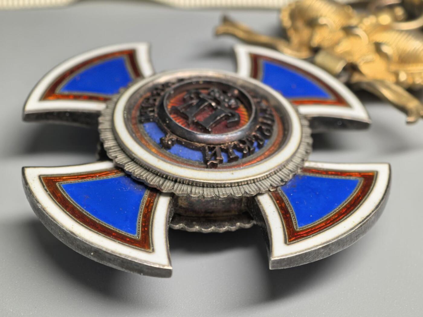 小驴勋章奖章收藏1月10日周六晚六点拍卖（珍爱和平，收藏战争，铭记历史，勿忘国耻，忠党爱国。有偿代拍，送拍规则在简介最后，参拍须阅读规则后再参拍，关系到运费包装发货时效真假辨别等关键信息，拍卖时不再发原图，看大图店主微信码在拍卖店铺介绍里）