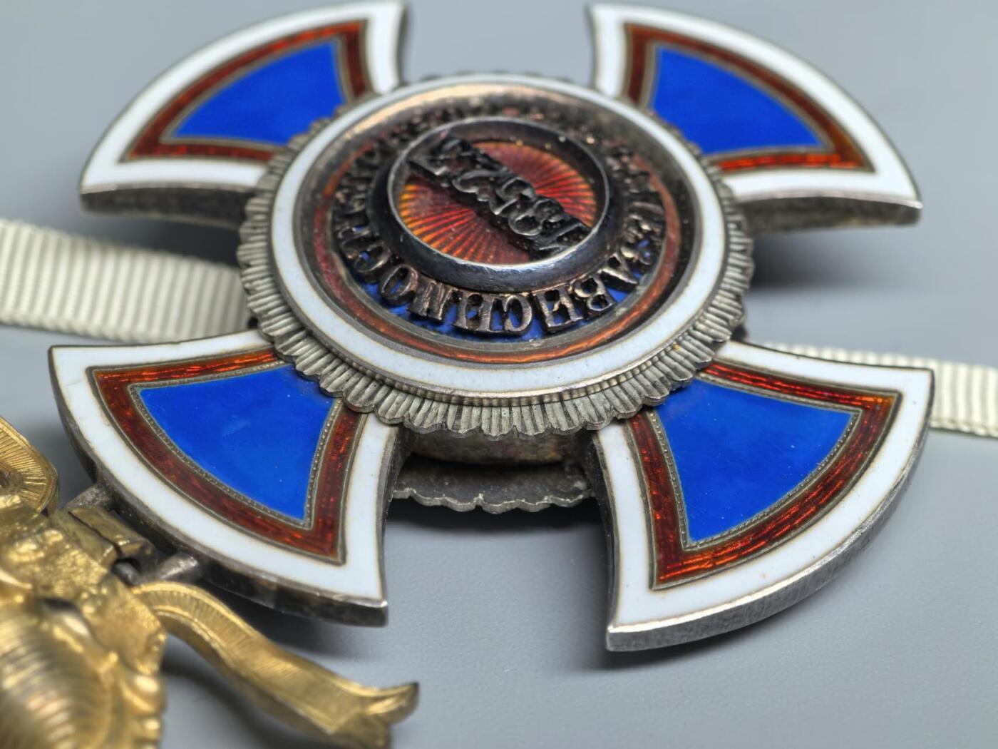 小驴勋章奖章收藏1月10日周六晚六点拍卖（珍爱和平，收藏战争，铭记历史，勿忘国耻，忠党爱国。有偿代拍，送拍规则在简介最后，参拍须阅读规则后再参拍，关系到运费包装发货时效真假辨别等关键信息，拍卖时不再发原图，看大图店主微信码在拍卖店铺介绍里）