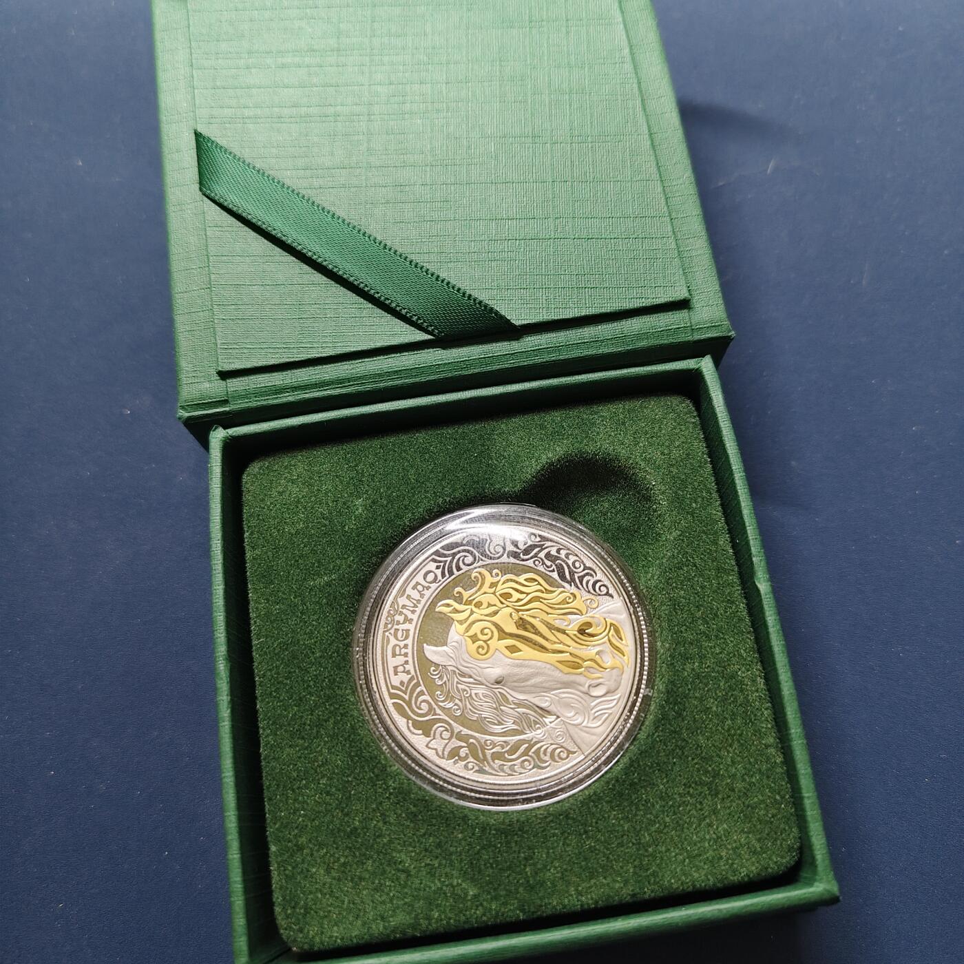 【全场包邮】纯粹捡漏拍493场 【少见】哈萨克斯坦2025年500腾格图腾马精制纪念币-原盒-量7000