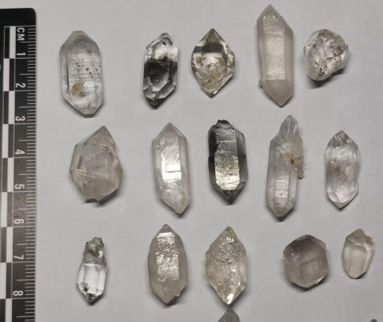 七河·世界钱币杂件水晶矿标小拍（总第33期） 藏家出品的X705（5）云贵闪灵水晶原石 多品种一组共20颗