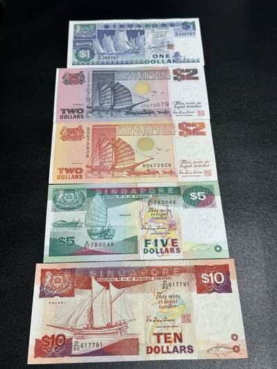 《外钞收藏家》第六百零一期（畅拍场）（本平台长期征集拍品、欢迎藏友们联系合作） - 新加坡船版1-10元5张一套（其中2元含红色紫色2个版本） 全新轻微潮 1元一个角小瑕疵