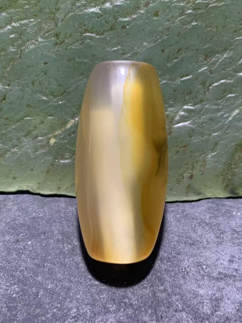 精美高玉化巴西玛瑙随形桶珠一颗，