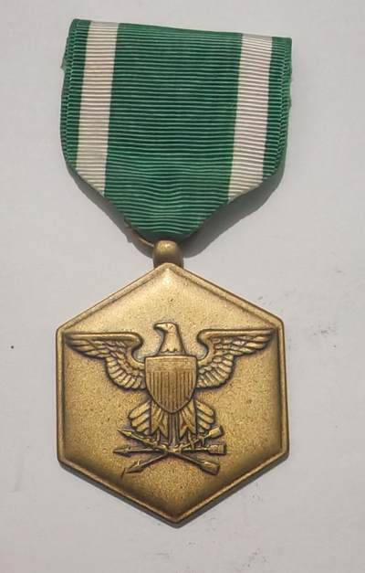 外国货币 - 美国国防部颁发的嘉奖奖章（Commendation Medal）陆军版1945年12月6日由美国战争部设立，最初仅授予陆军