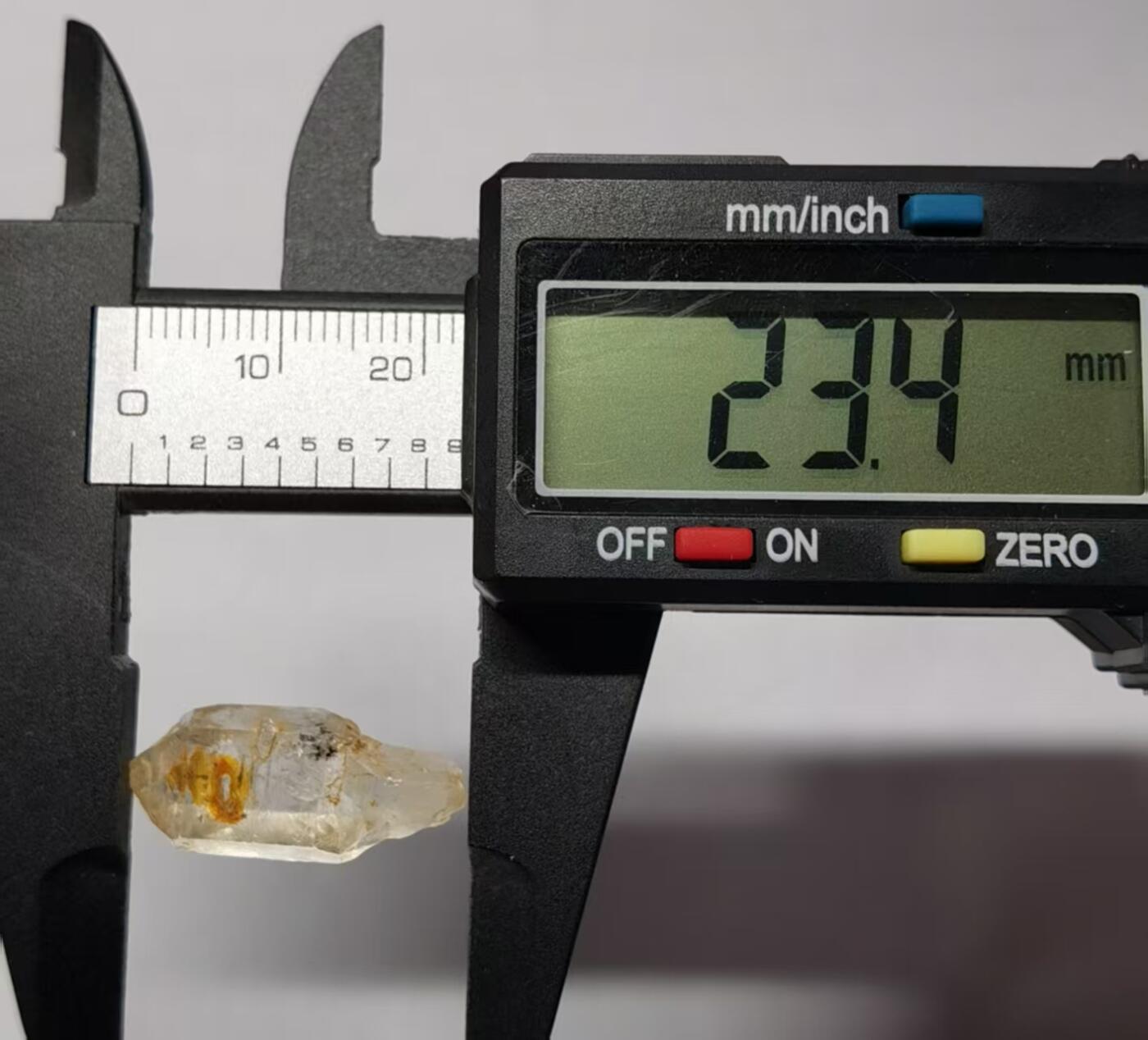 七河·世界钱币杂件水晶矿标小拍（总第33期） 藏家出品 X689（3）马达加斯加红泥油胆水晶 盒子矿