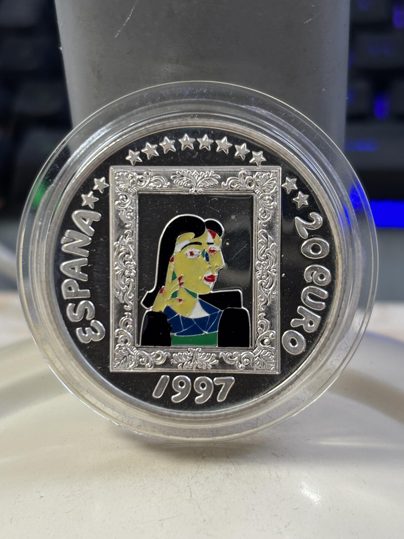 第187期拍卖 西班牙1997年画家毕加索精制彩色纪念加厚银币带盒证书，48克925银，发行500枚，有瑕疵