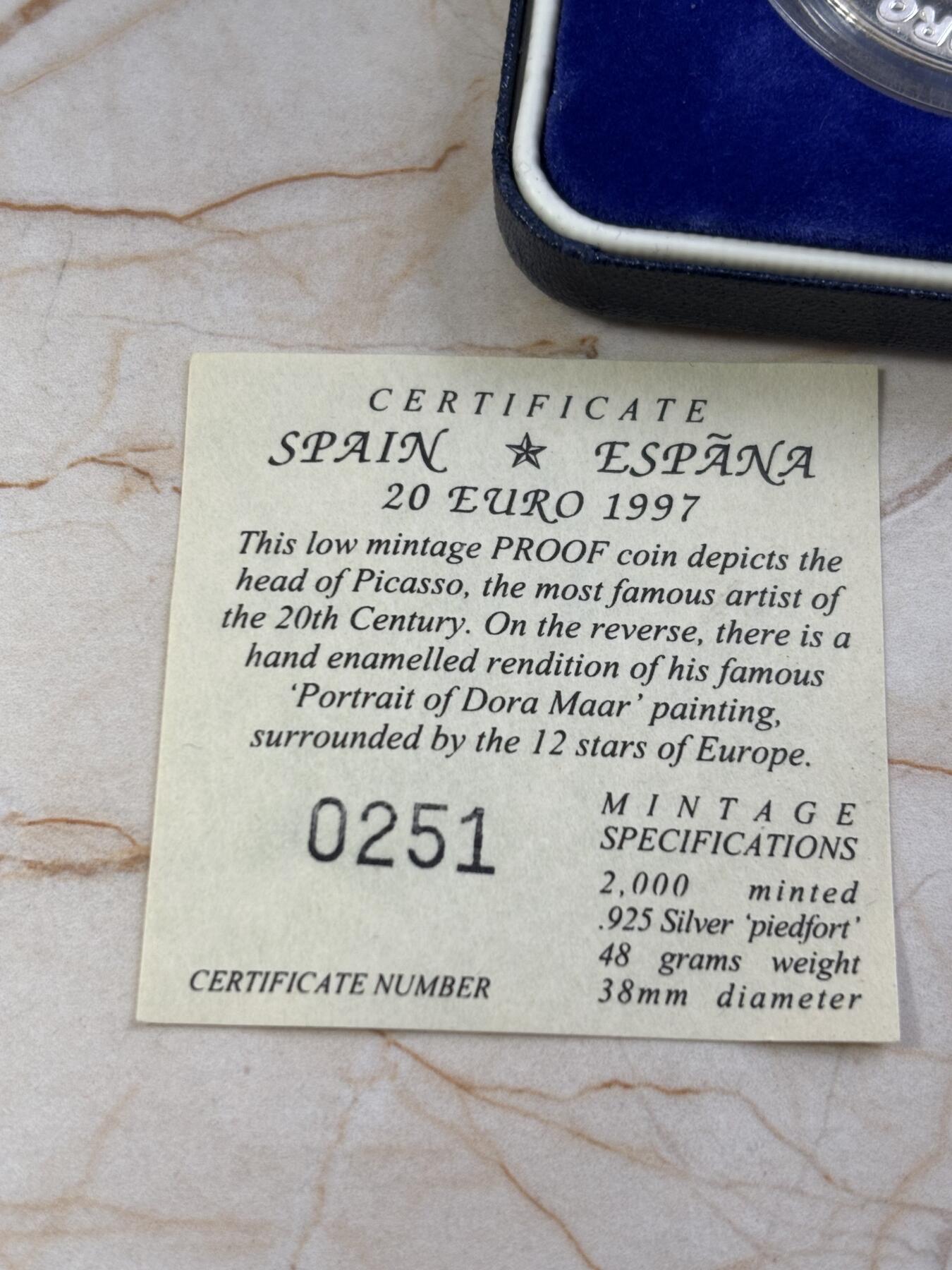 第187期拍卖 西班牙1997年画家毕加索精制彩色纪念加厚银币带盒证书，48克925银，发行500枚，有瑕疵