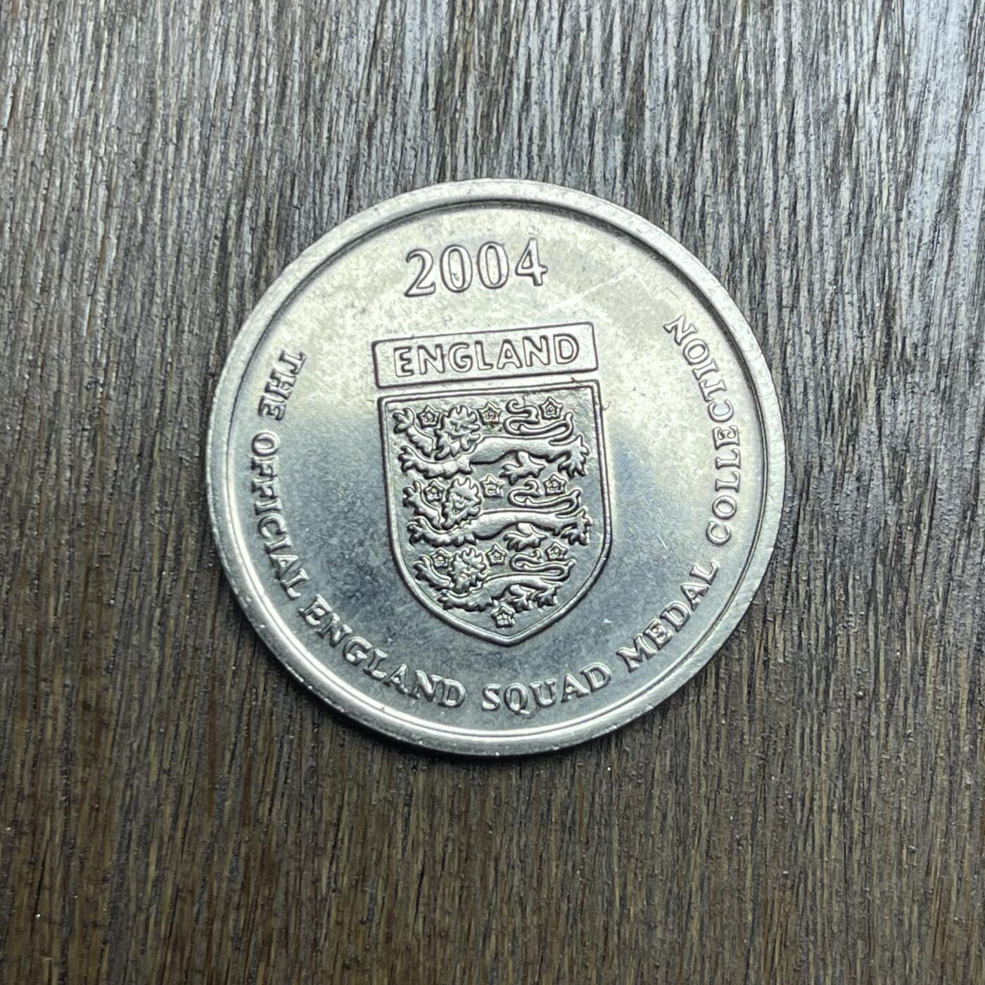 【铜匠收藏】★第137场★散币场。不寄存，30包邮。不满30元，支付5元运费。《接受代拍 代送NGC评级》 16【无寄存】2004 英格兰 门将 克里斯.柯克兰 纪念章