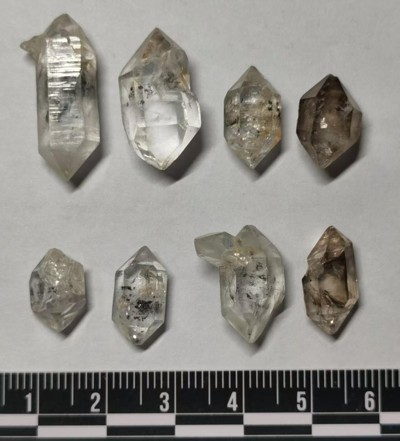 七河·世界钱币杂件水晶矿标小拍（总第33期） 藏家出品 X685（13）云贵闪灵水晶原石 一组 8 件