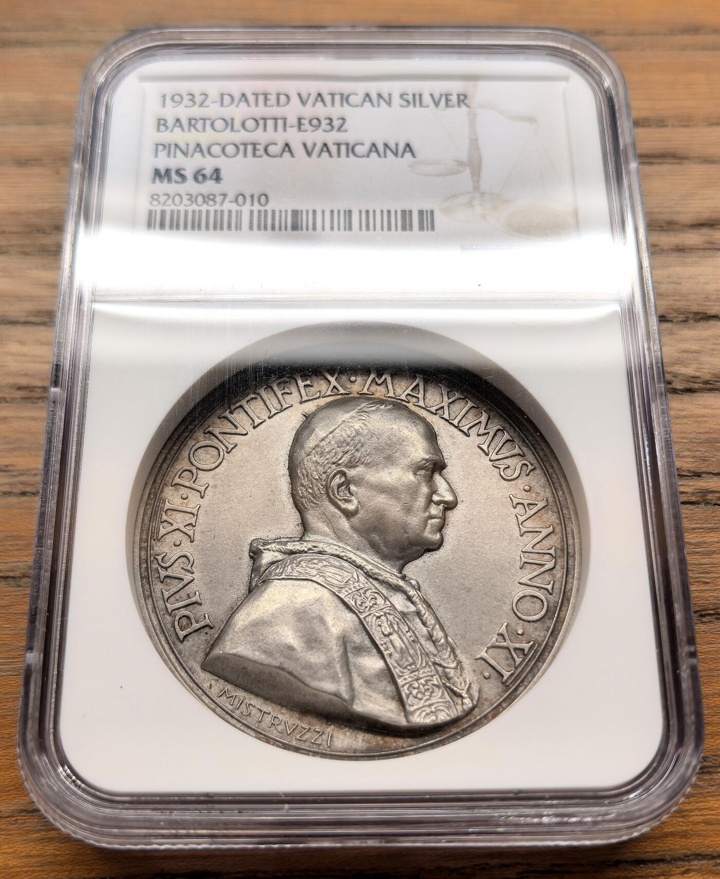 凡希社世界钱币微拍第三百十八期 1932梵蒂冈绘画馆正式开放纪念银章NGC-MS64，雕刻师 Aurelio Mistruzzi（1880-1960）作品。