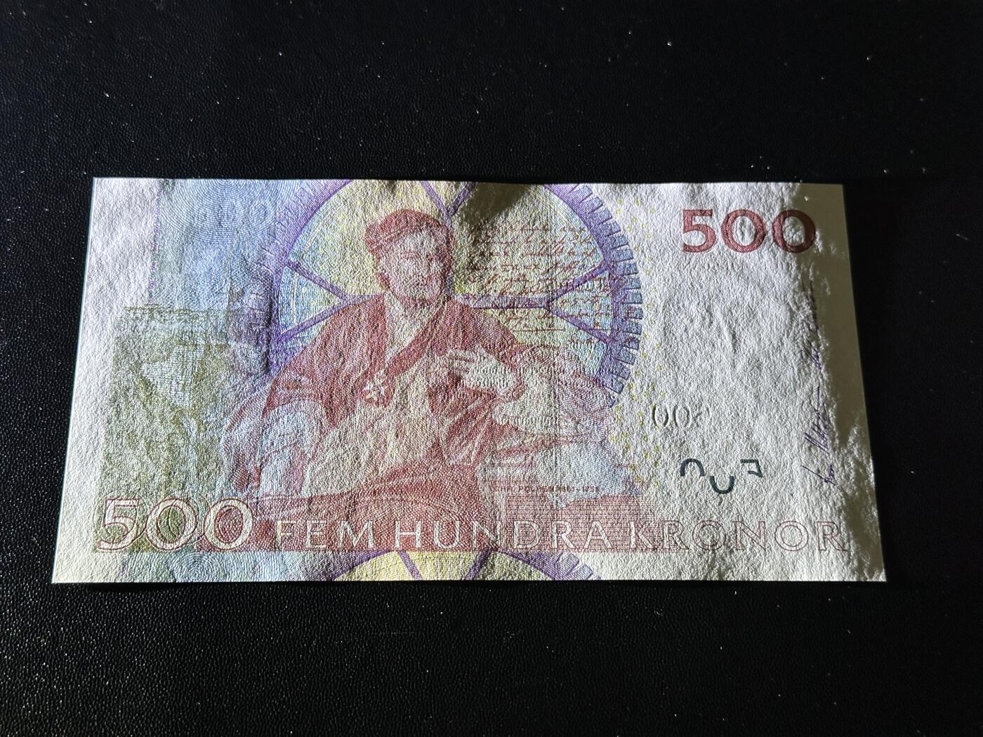 《外钞收藏家》第六百零一期（畅拍场）（本平台长期征集拍品、欢迎藏友们联系合作） 瑞典上一版本2001-02年500克朗（瑞典最擅战的国王卡尔十一世） AU品相
