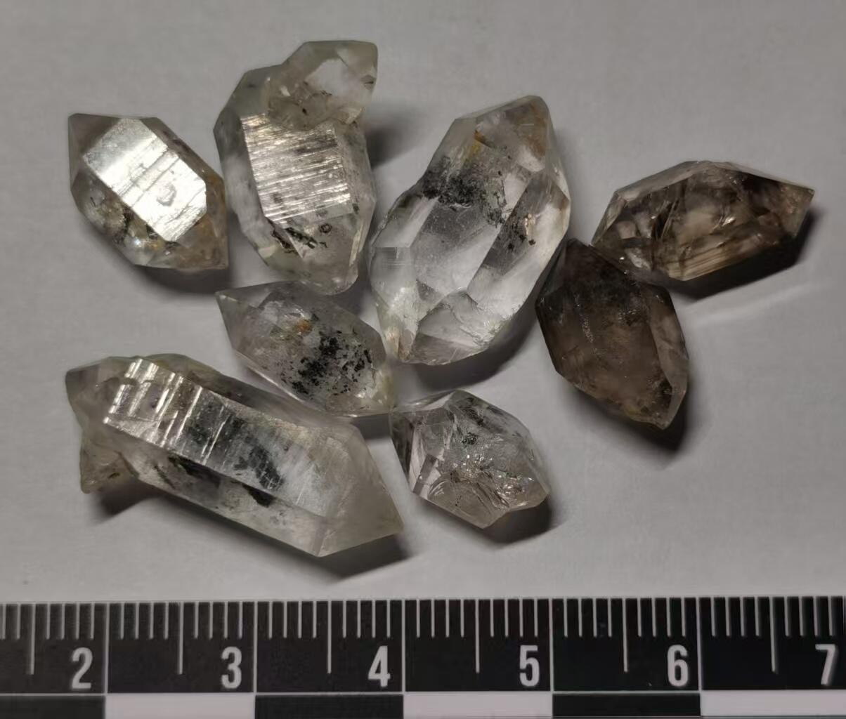 七河·世界钱币杂件水晶矿标小拍（总第33期） 藏家出品 X685（13）云贵闪灵水晶原石 一组 8 件