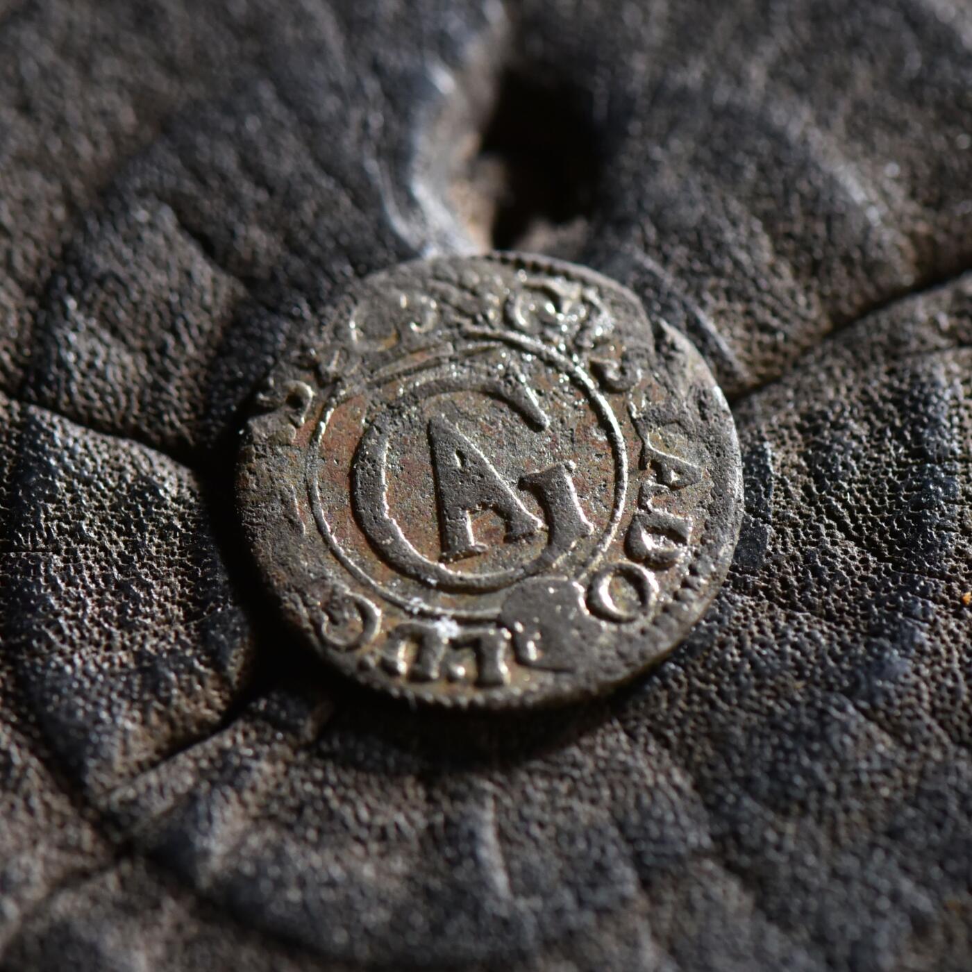 【良泉】【春节前最后一场】2月5日晚19.30点开拍！208组，本场结束后预存钱币的朋友请告知，将连同本场拍品一起邮寄，预祝诸位春节愉快！ 【罕见】公元1632-1634年【瑞典·利沃尼亚】欧洲近代战争之父——古斯塔夫二世大帝，银索利多，0.76克