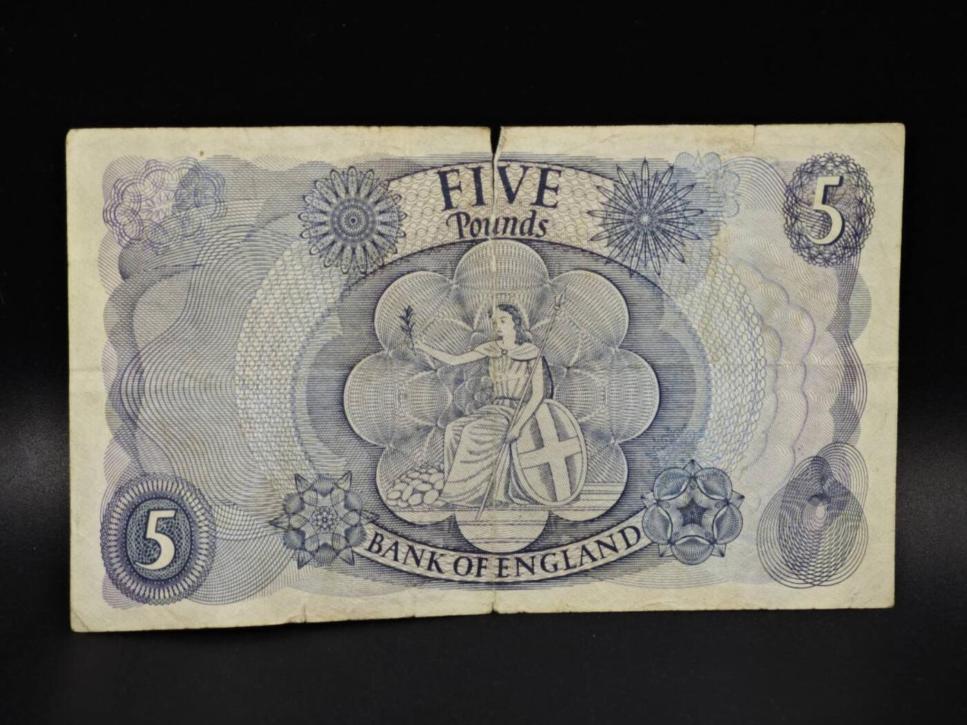 【淘币小摊】限时拍第八百四十五拍  纸币场  满百包邮可预留两周  周一统一发货  英国英格兰银行5镑纸币【有折破裂】