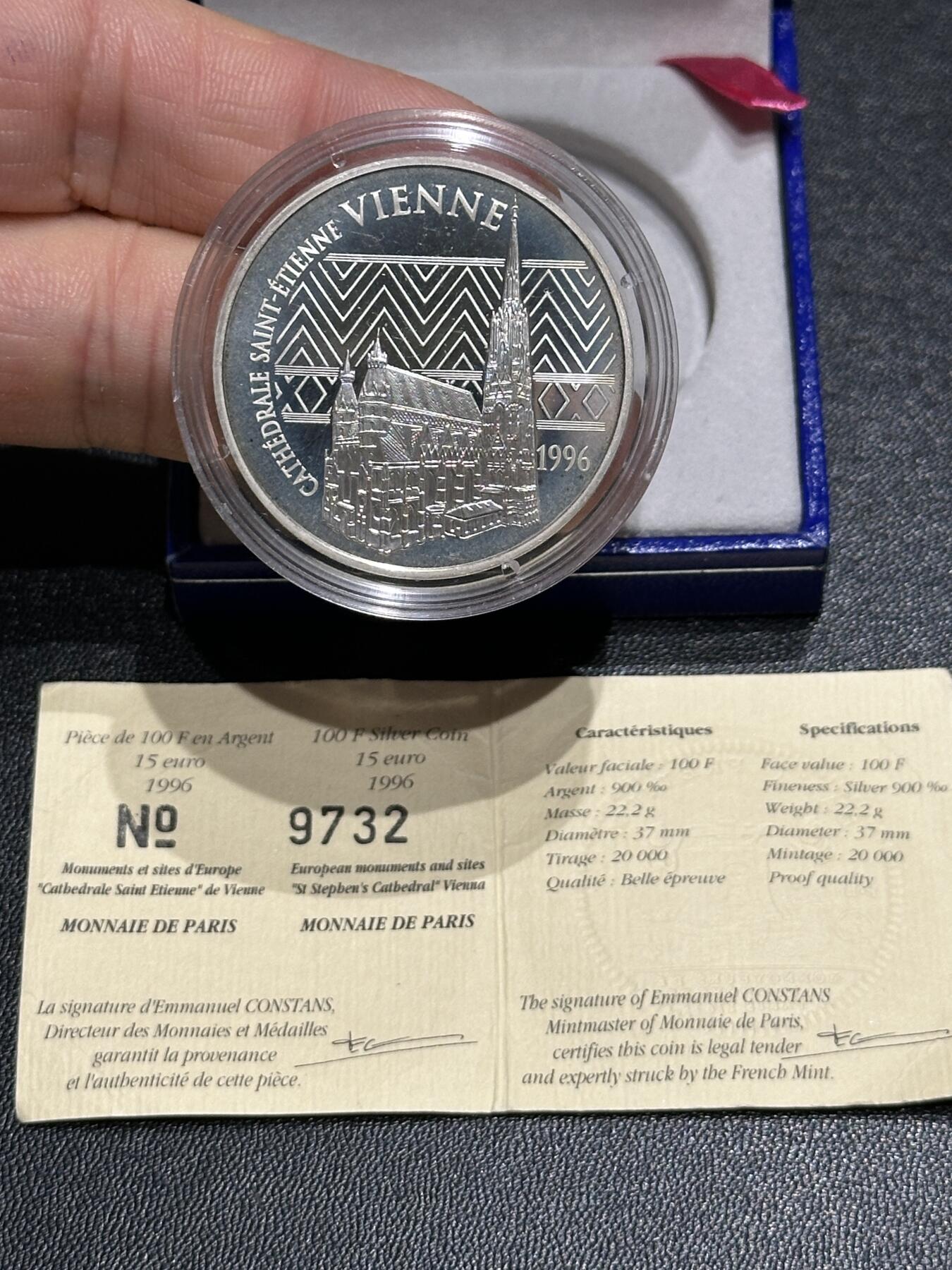 《外钞收藏家》第六百零一期（畅拍场）（本平台长期征集拍品、欢迎藏友们联系合作） 法国1996年100法郎欧盟著名建筑系列精制纪念银币（盒证齐全，维也纳斯特凡大教堂，22.2克 90银）