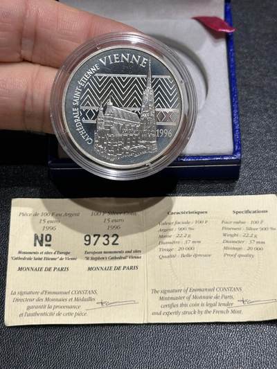《外钞收藏家》第六百零一期（畅拍场）（本平台长期征集拍品、欢迎藏友们联系合作） - 法国1996年100法郎欧盟著名建筑系列精制纪念银币（盒证齐全，维也纳斯特凡大教堂，22.2克 90银）
