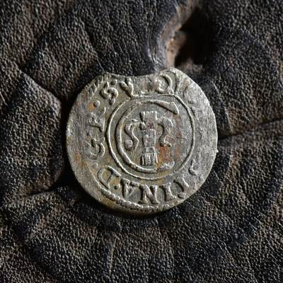 【良泉】【春节前最后一场】2月5日晚19.30点开拍！208组，本场结束后预存钱币的朋友请告知，将连同本场拍品一起邮寄，预祝诸位春节愉快！ - 【美品】公元1653年【瑞典·利沃尼亚】克里斯蒂娜女王，银索利多，0.51克