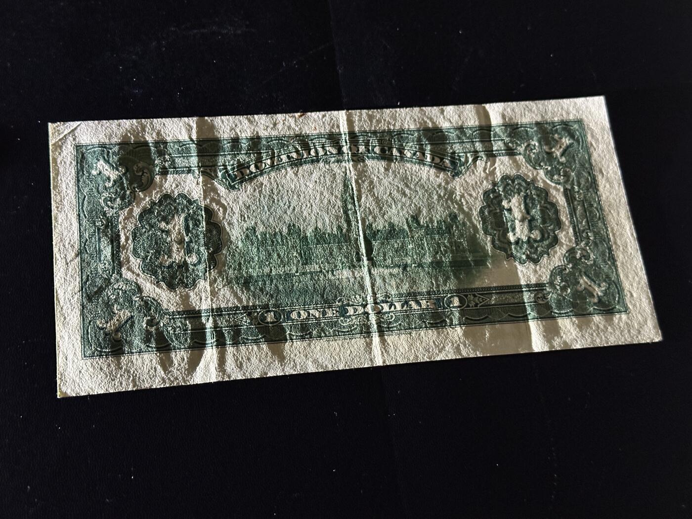 《外钞收藏家》第六百零一期（畅拍场）（本平台长期征集拍品、欢迎藏友们联系合作） 1917年加拿大1加元 乔治五世妻子 玛丽王后 首签版 非全新 品相如图