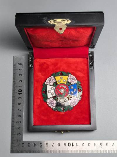 小驴勋章奖章收藏1月10日周六晚六点拍卖（珍爱和平，收藏战争，铭记历史，勿忘国耻，忠党爱国。有偿代拍，送拍规则在简介最后，参拍须阅读规则后再参拍，关系到运费包装发货时效真假辨别等关键信息，拍卖时不再发原图，看大图店主微信码在拍卖店铺介绍里） - 工艺品北洋大勋位章带盒，铜镀银