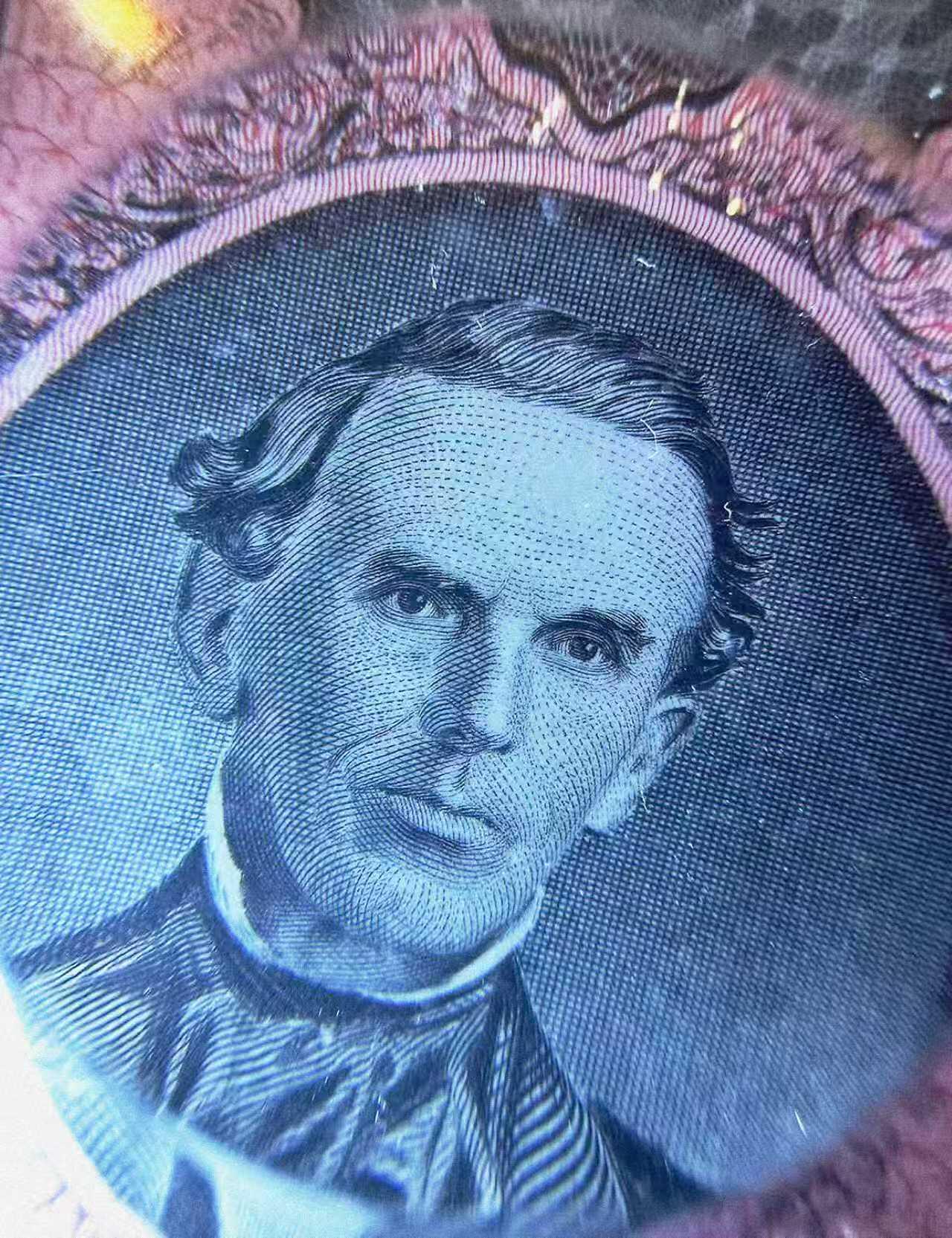 《外钞收藏家》第六百零一期（畅拍场）（本平台长期征集拍品、欢迎藏友们联系合作） 1984年 美国钞票公司(ABNC)印制 100美元雕刻版票样纪念卡 原版纸币1857年间由美国印第安纳州银行(The Bank of the State of Indiana)发行流通 该雕刻版票样纪念卡为百年原钞凹版母版印制(非普通平面印刷)并以极小规模限量发行 