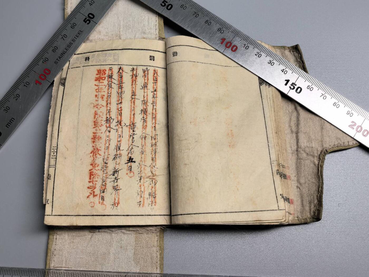 小驴勋章奖章收藏1月10日周六晚六点拍卖（珍爱和平，收藏战争，铭记历史，勿忘国耻，忠党爱国。有偿代拍，送拍规则在简介最后，参拍须阅读规则后再参拍，关系到运费包装发货时效真假辨别等关键信息，拍卖时不再发原图，看大图店主微信码在拍卖店铺介绍里）