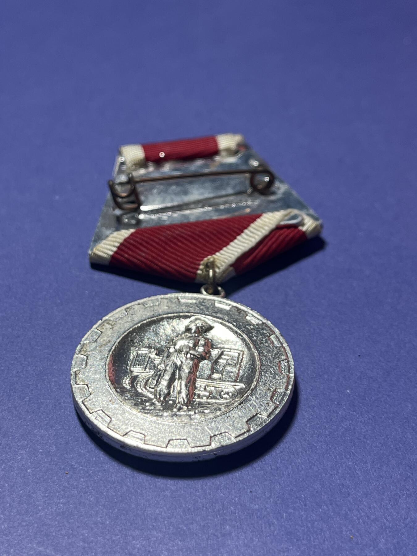 世界各国奖章纪念章徽章无底价拍卖