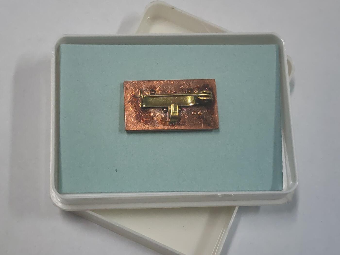 韵星假日拍卖第三十六期 -- Rimey Holidays Auction 36 民主德国集体劳动荣誉五次获得带原盒