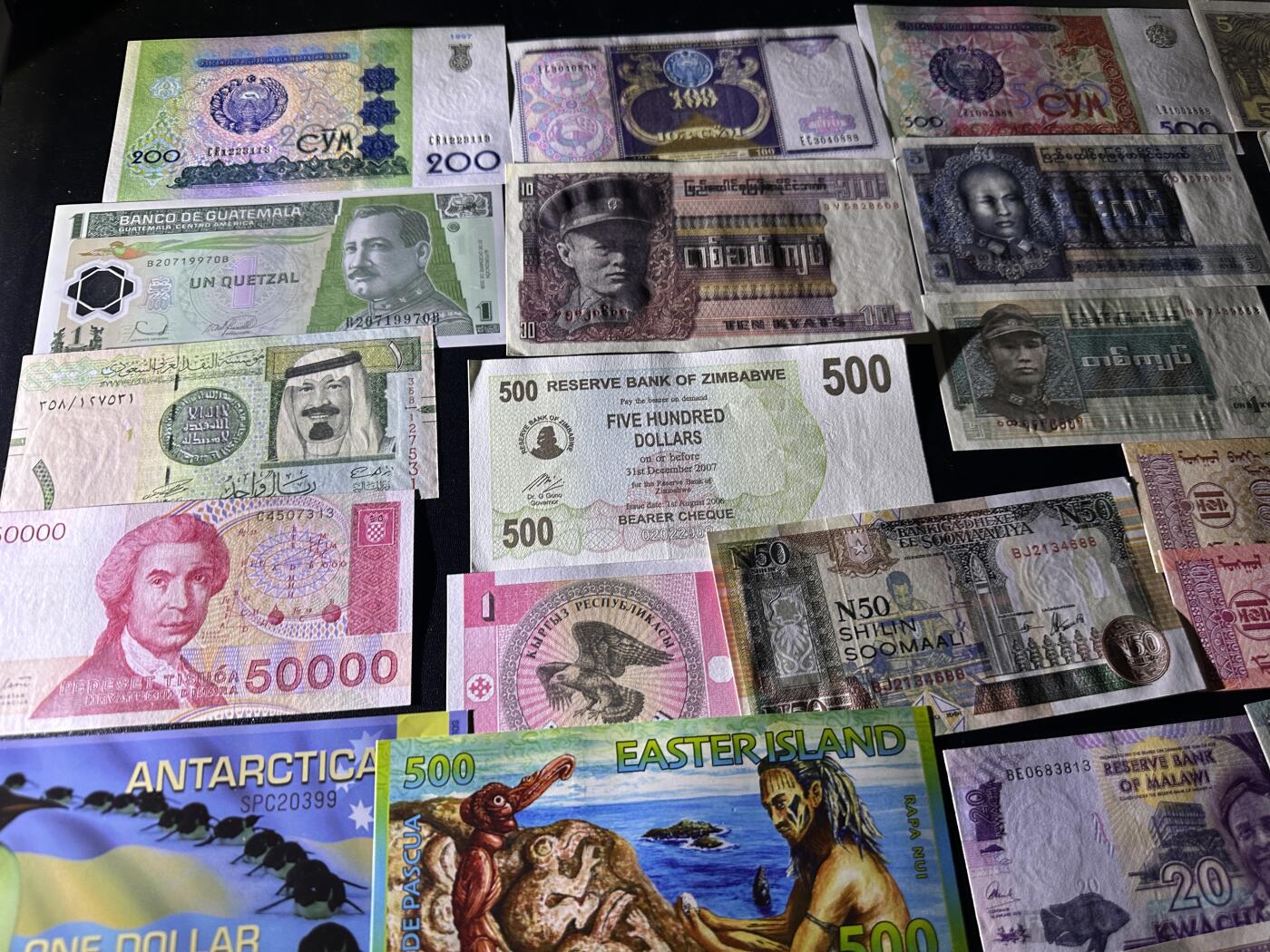 《外钞收藏家》第六百零一期（畅拍场）（本平台长期征集拍品、欢迎藏友们联系合作） 大几十张精美纸币一起 全新 个别非全新