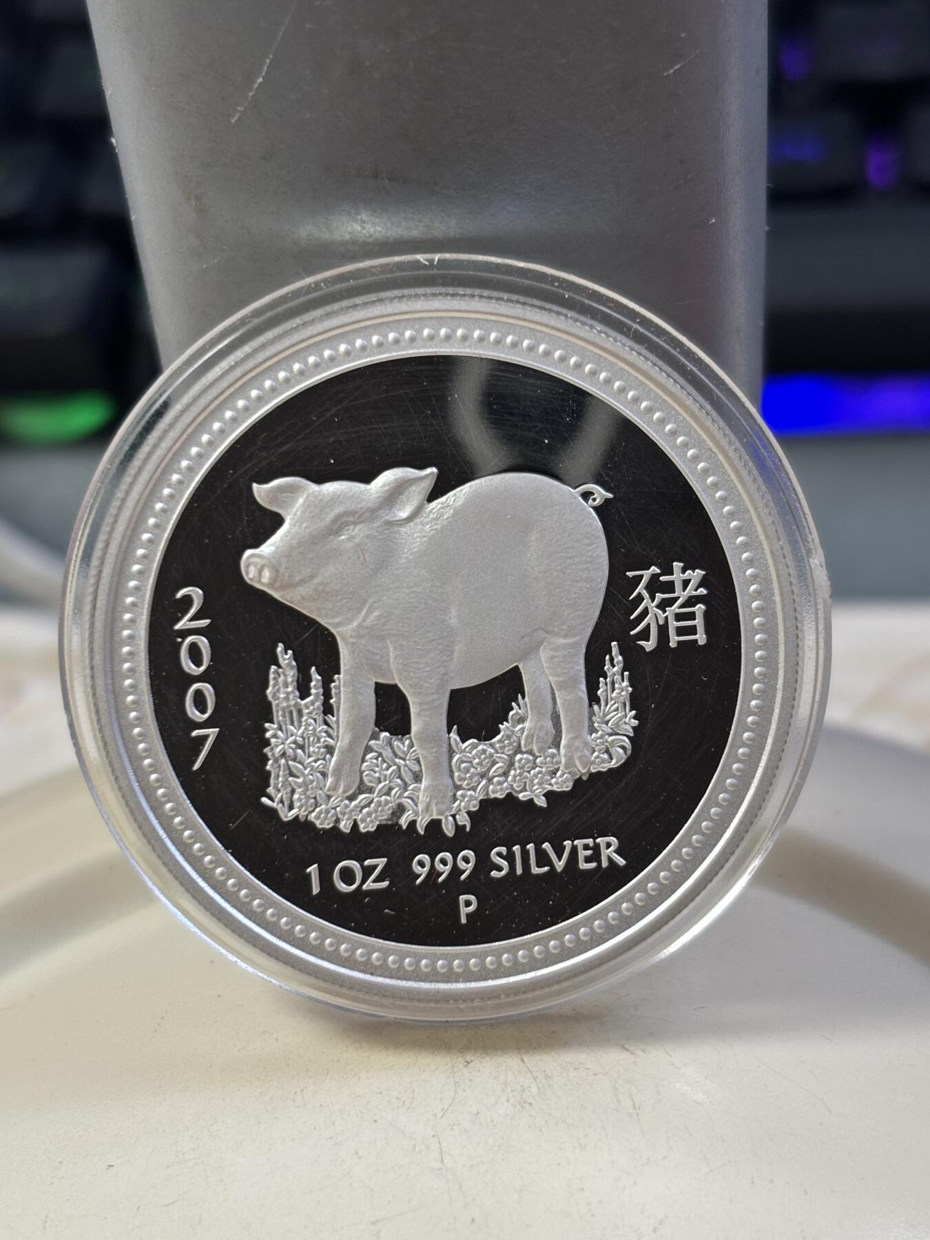 第187期拍卖 澳大利亚2007年生肖猪1盎司纯银精制纪念银币原盒，999银，币表面有划丝