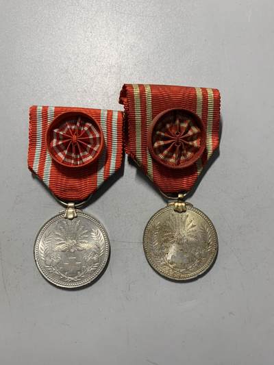 远东徽章小铺1月11日周日晚上9点结束 - 赤十字两枚