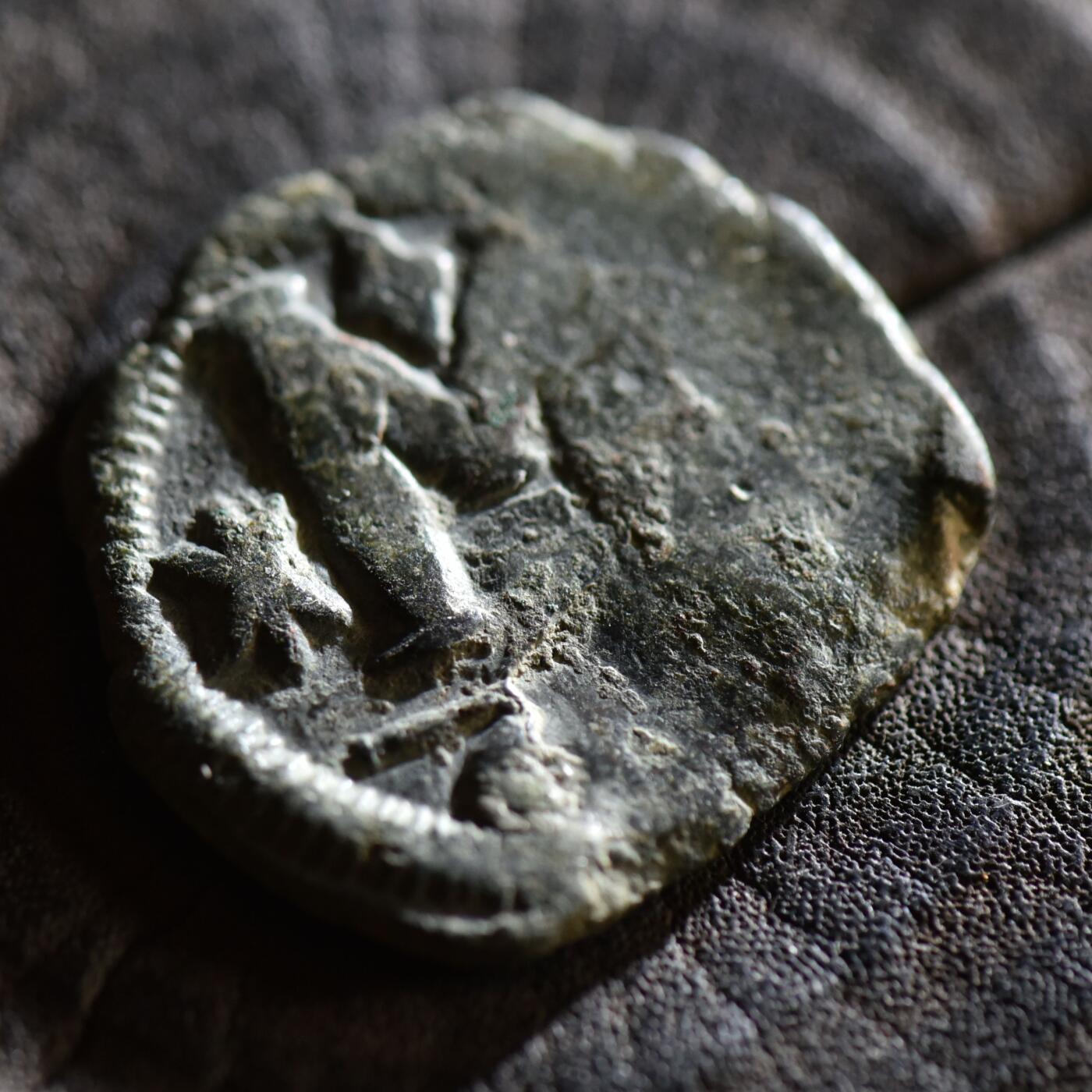 【良泉】【春节前最后一场】2月5日晚19.30点开拍！208组，本场结束后预存钱币的朋友请告知，将连同本场拍品一起邮寄，预祝诸位春节愉快！ 14.05克，公元518-527年【拜占庭】查士丁一世，侧身版，君士坦丁堡造币厂，40努米大铜币