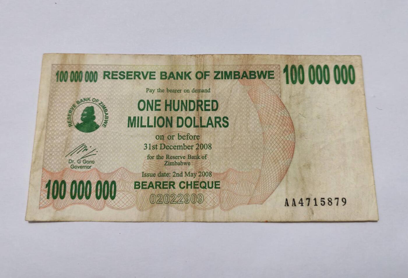 外国货币 津巴布韦储备银行2008年5月2日发行的1亿津元无记名支票（Bearer Cheque）稀缺冠号（如AB、AC）、高评级品相（PMG65分以上）的藏品溢价更高，是“世界通胀货币”收藏主题的热门品类。