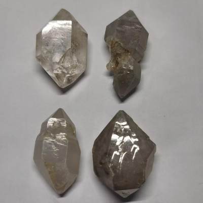 七河·世界钱币杂件水晶矿标小拍（总第33期） - 藏家出品 X671（7） 大块头云贵闪灵水晶原石 一组4件 总共重量约 70 多克