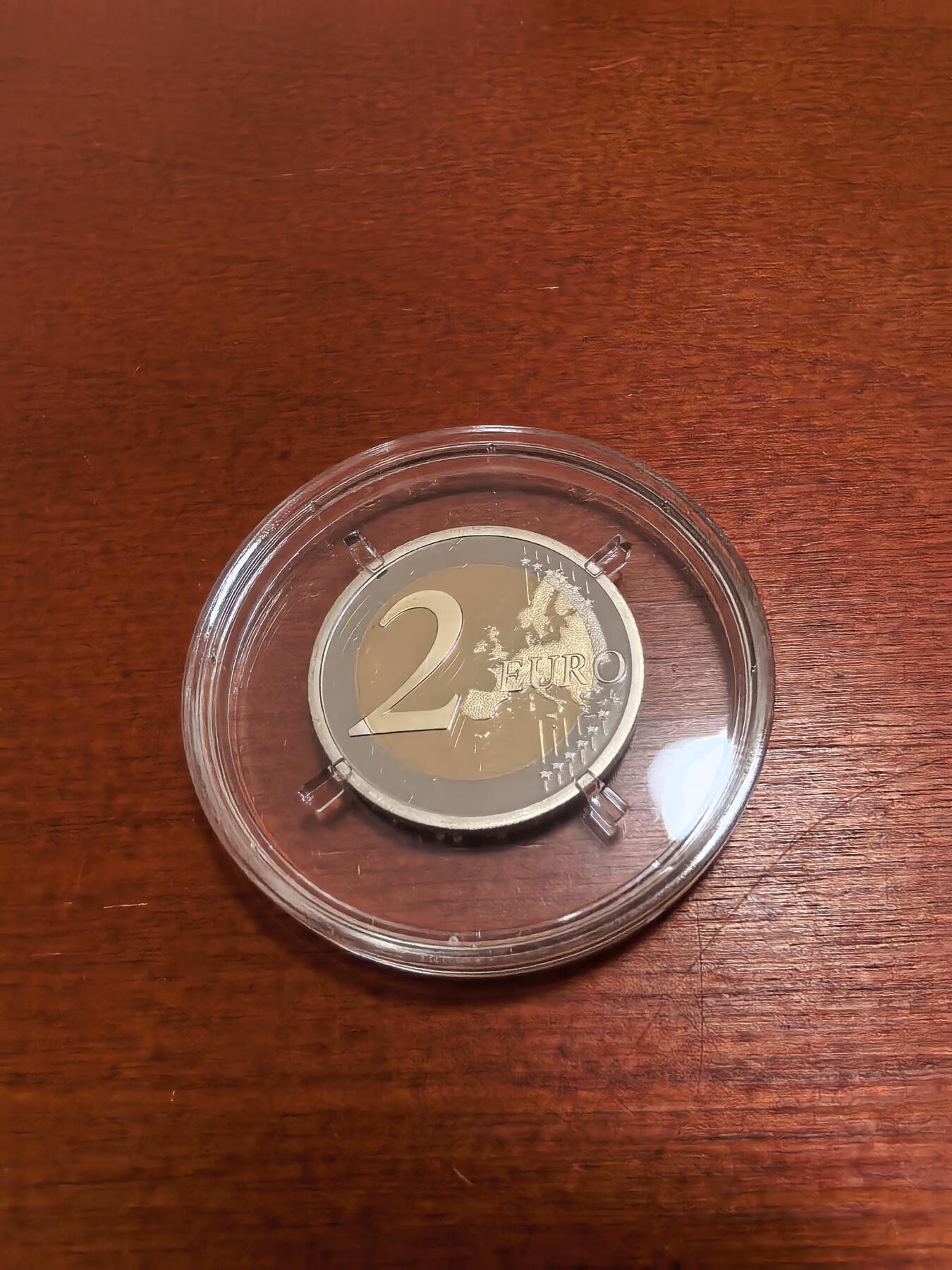 长老汇蛇年精选第九十三场拍卖 2004荷兰欧元精制币套币8枚，盒证全，5000套，克书90美金，橡木盒烫刻国徽金属标牌