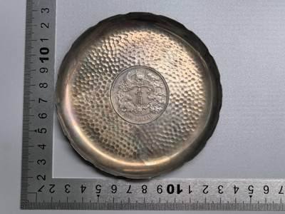 小驴勋章奖章收藏1月10日周六晚六点拍卖（珍爱和平，收藏战争，铭记历史，勿忘国耻，忠党爱国。有偿代拍，送拍规则在简介最后，参拍须阅读规则后再参拍，关系到运费包装发货时效真假辨别等关键信息，拍卖时不再发原图，看大图店主微信码在拍卖店铺介绍里） - 工艺品小碟子材质未知