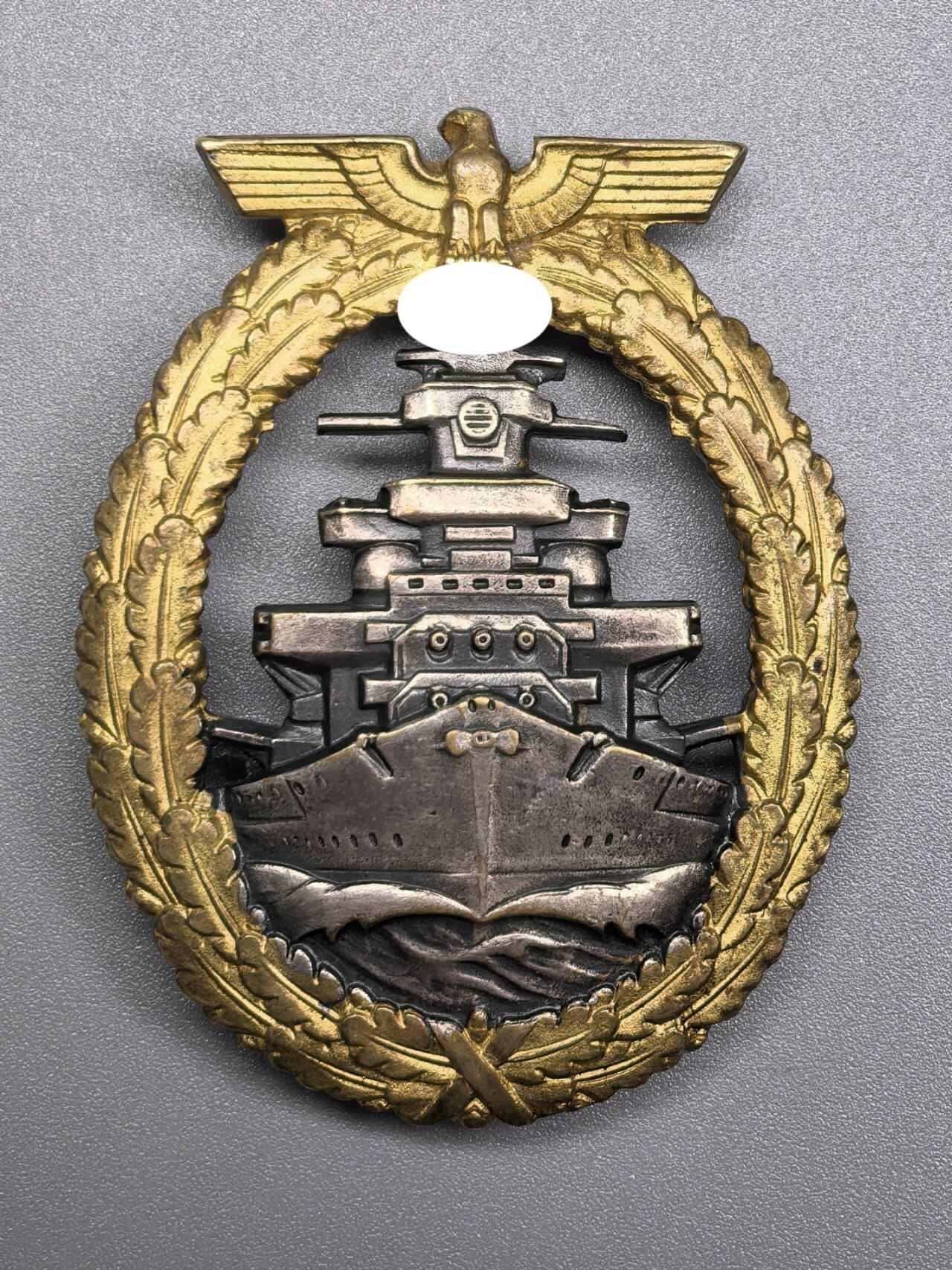 小驴勋章奖章收藏1月10日周六晚六点拍卖（珍爱和平，收藏战争，铭记历史，勿忘国耻，忠党爱国。有偿代拍，送拍规则在简介最后，参拍须阅读规则后再参拍，关系到运费包装发货时效真假辨别等关键信息，拍卖时不再发原图，看大图店主微信码在拍卖店铺介绍里） 得三海军公海舰队奖章，tombak铜质镀银镀金，标准Adolf Bock/Schwerin第二（6.02）版，背打Fec.Adolf Bock/Ausf.Schwerin.Berlin厂标，极好品