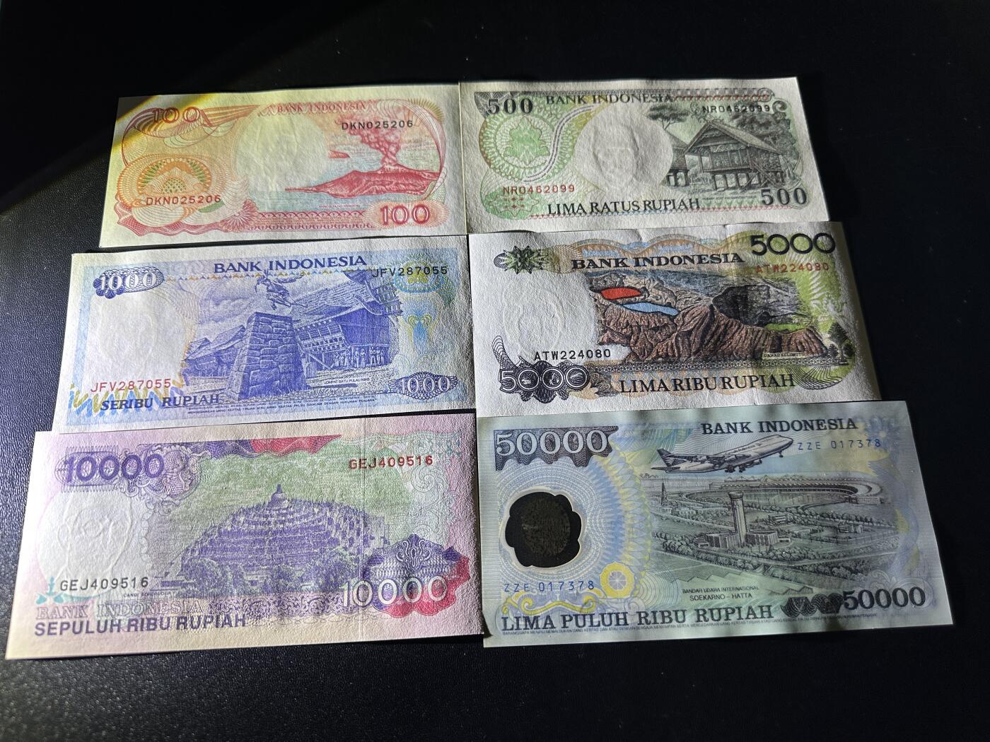《外钞收藏家》第六百零一期（畅拍场）（本平台长期征集拍品、欢迎藏友们联系合作） 印度尼西亚1992年100-1万（婆罗浮屠）+1993年5万塑料钞苏哈托共六张  UNC 1000面额有个角瑕疵