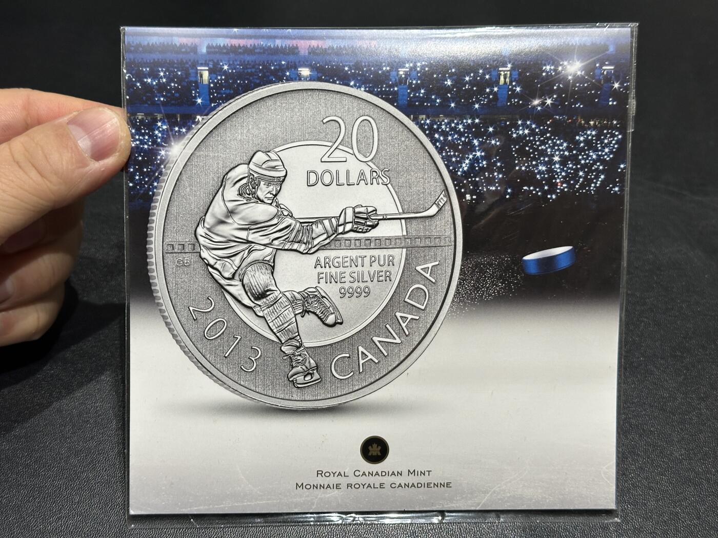 《外钞收藏家》第六百零一期（畅拍场）（本平台长期征集拍品、欢迎藏友们联系合作） 加拿大2013年20加元冰球运动卡装纪念精制银币（8g纯银）