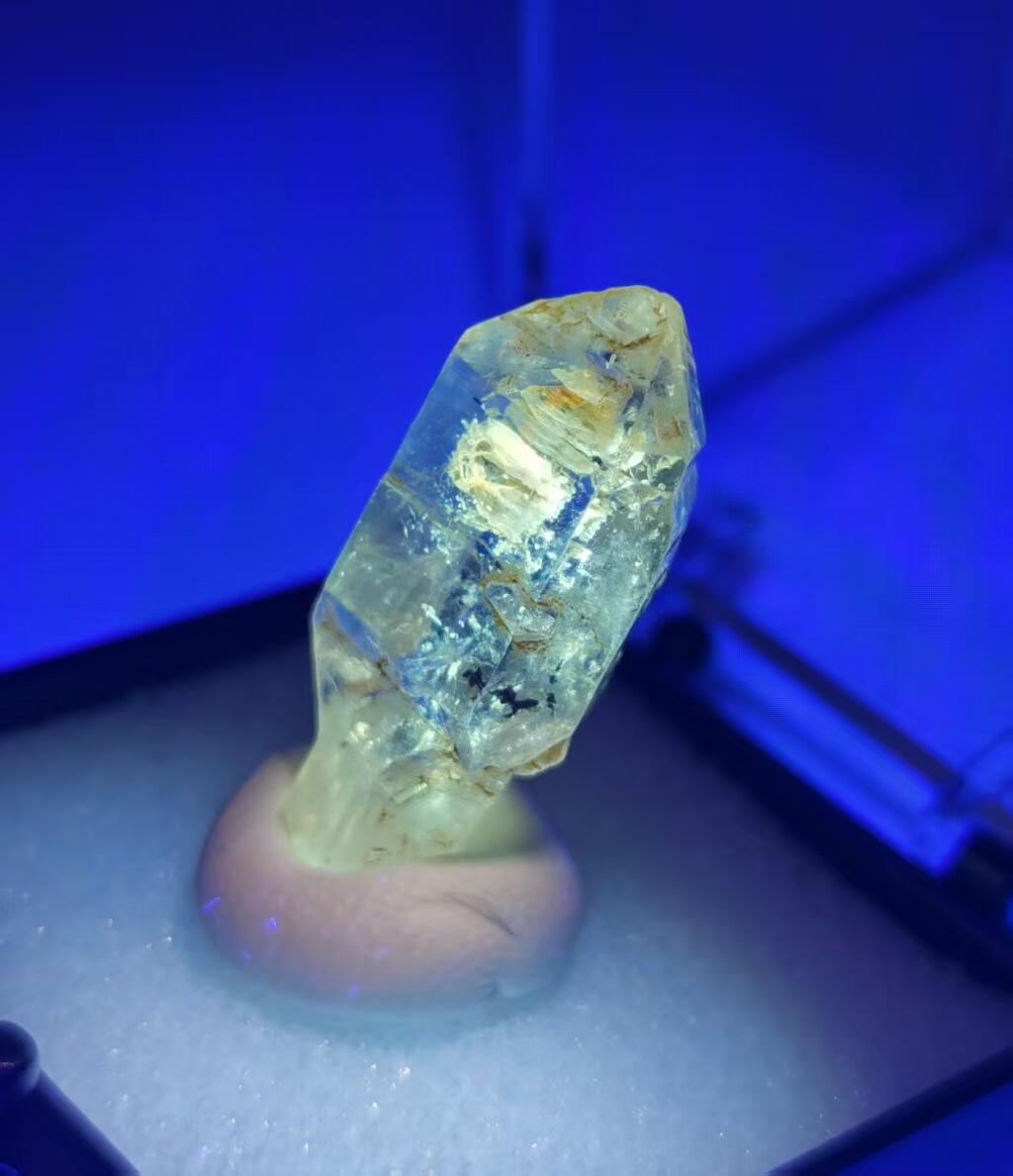 七河·世界钱币杂件水晶矿标小拍（总第33期） 藏家出品 X689（3）马达加斯加红泥油胆水晶 盒子矿