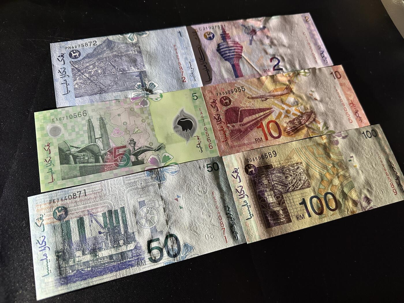 《外钞收藏家》第六百零一期（畅拍场）（本平台长期征集拍品、欢迎藏友们联系合作） 马来西亚上一版本6张一套（1/2/5/10/50/100；2与50林吉特较少）	UNC