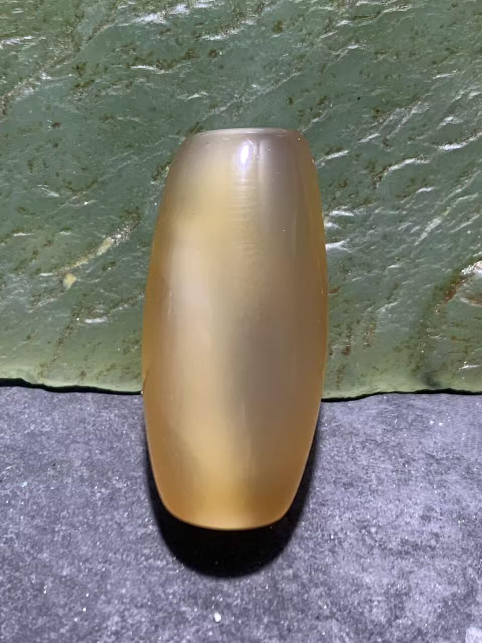 精美高玉化巴西玛瑙随形桶珠一颗，