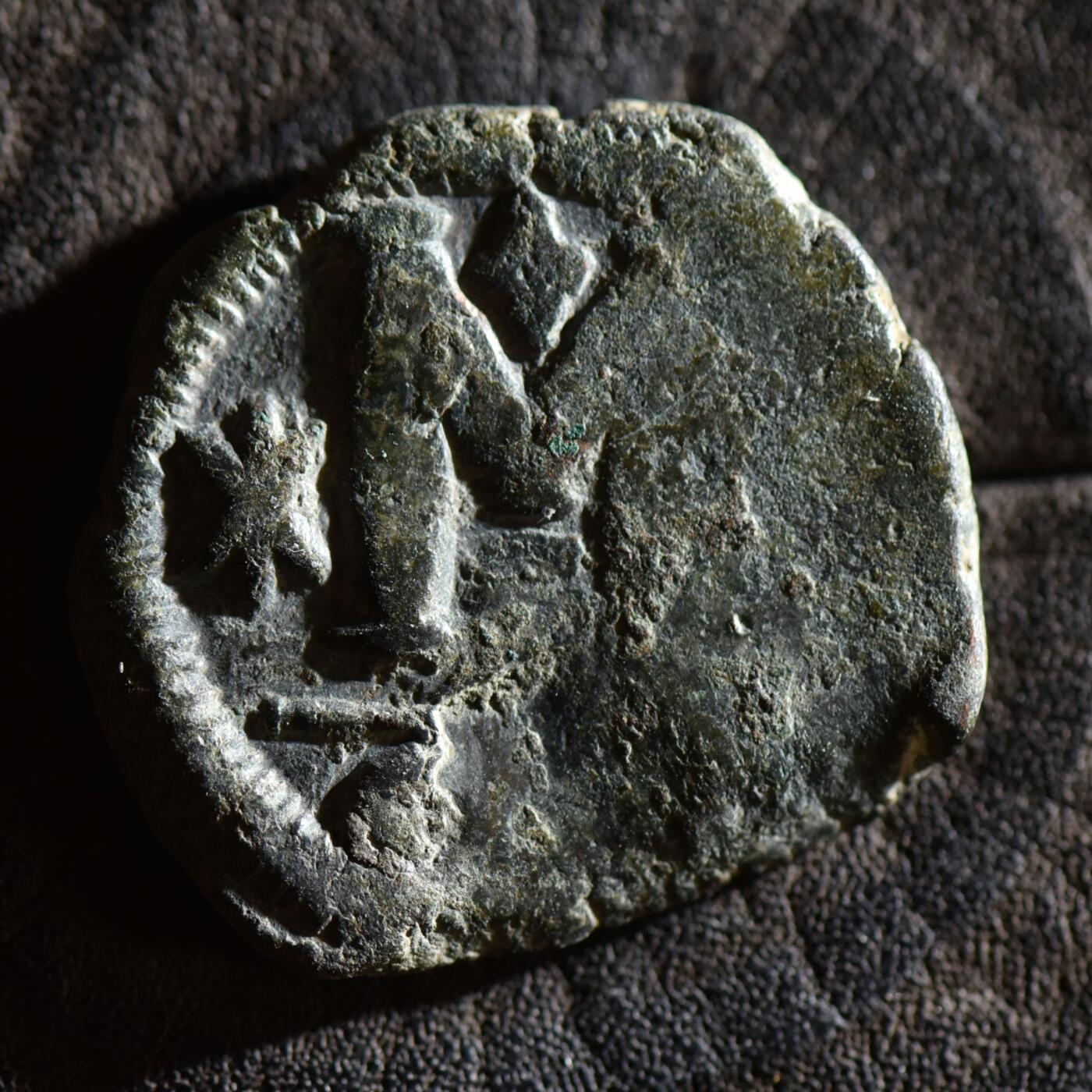 【良泉】【春节前最后一场】2月5日晚19.30点开拍！208组，本场结束后预存钱币的朋友请告知，将连同本场拍品一起邮寄，预祝诸位春节愉快！ 14.05克，公元518-527年【拜占庭】查士丁一世，侧身版，君士坦丁堡造币厂，40努米大铜币