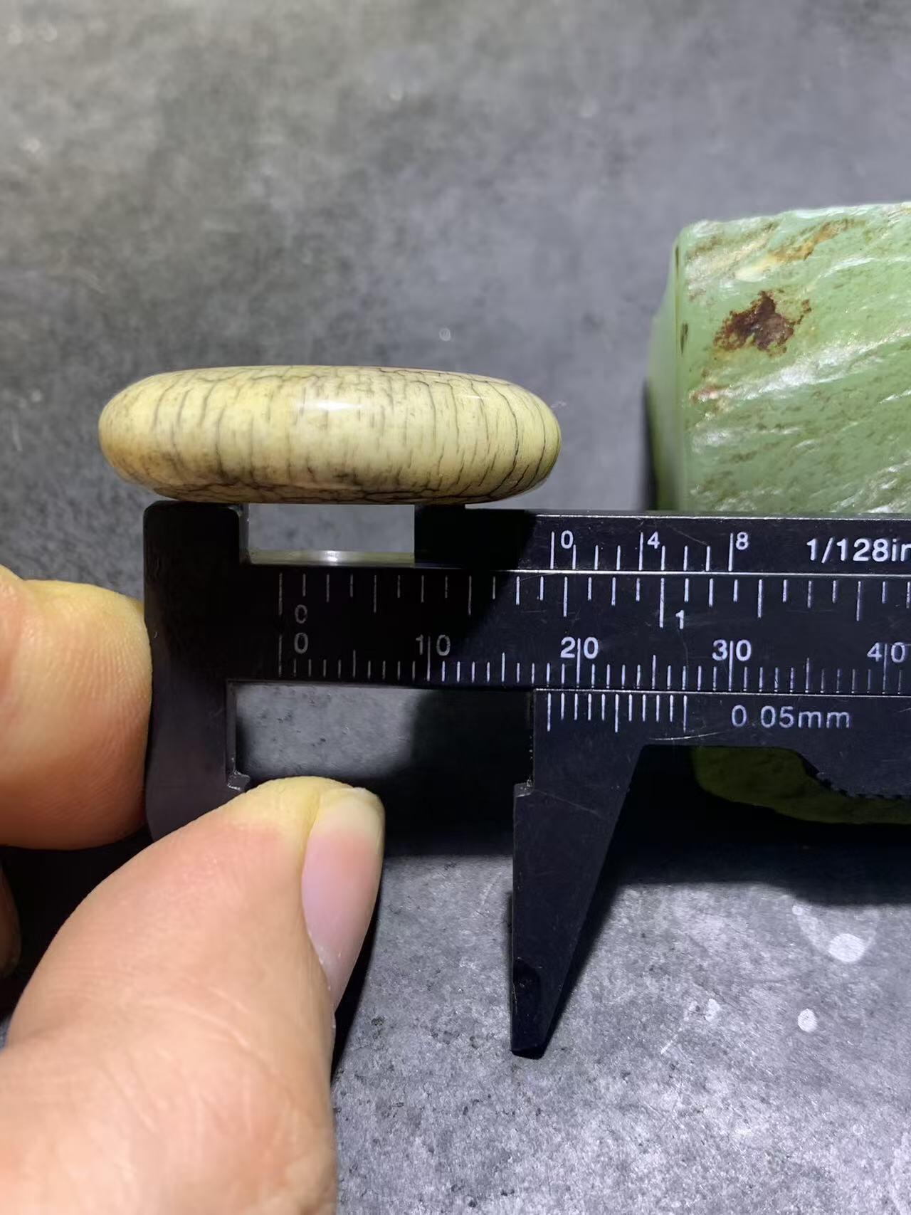 精美骨圈戒指，（跑环，卡环）一个，