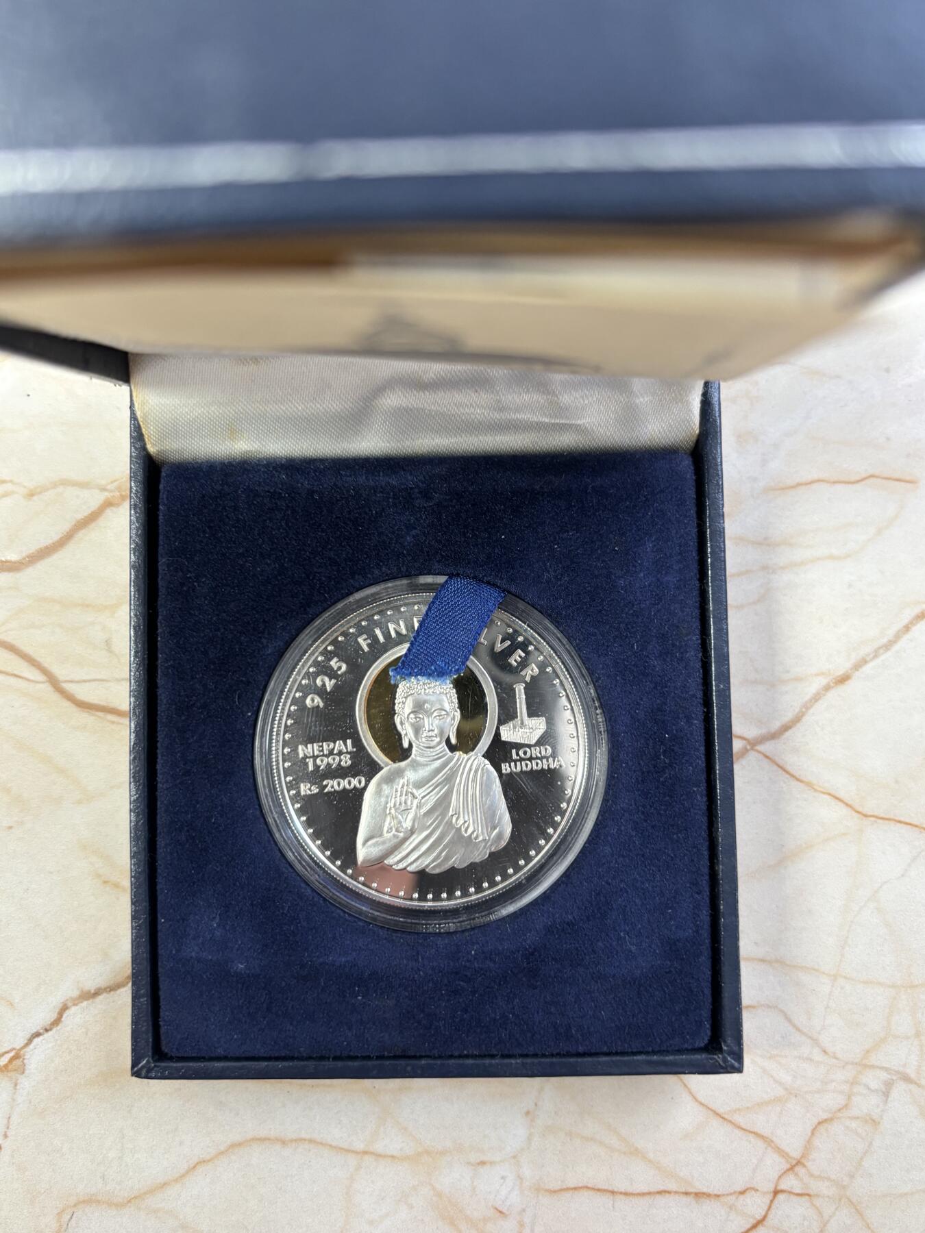 第187期拍卖 尼泊尔1998年佛祖精制镀金纪念银币，925银镀金，20.4克，发行5000枚
