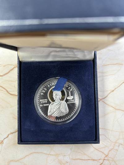 第187期拍卖 - 尼泊尔1998年佛祖精制镀金纪念银币，925银镀金，20.4克，发行5000枚