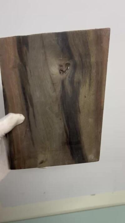 零元拍：NO10-6-1金丝楠 牌子料  氧化极佳呈现出紫铜一般的颜色。满金丝 果香满满 尺寸：21/15厚2.8CM