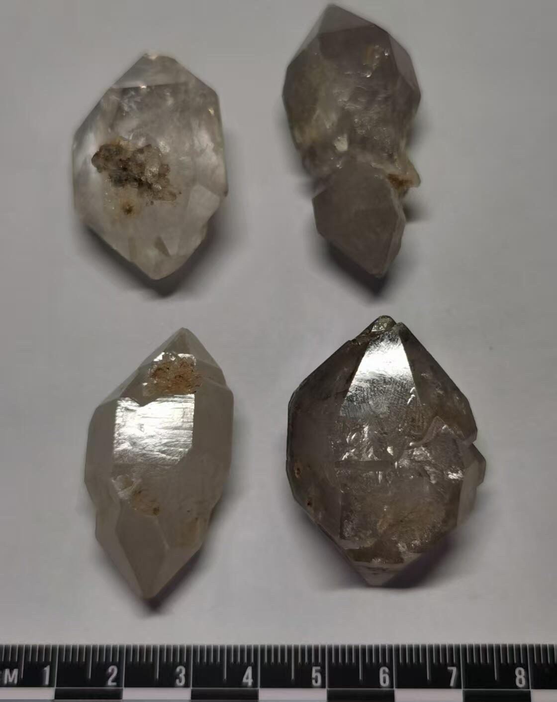 七河·世界钱币杂件水晶矿标小拍（总第33期） 藏家出品 X671（7） 大块头云贵闪灵水晶原石 一组4件 总共重量约 70 多克