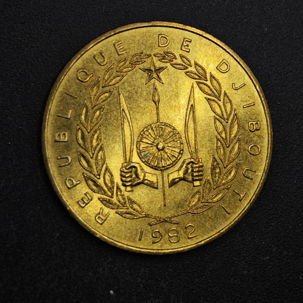 【淘币小摊】实时拍第八百四十四拍   散币场   满百包邮可预留二周 每周一统一发货   吉布提1982年20法郎铜币