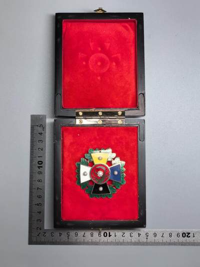 小驴勋章奖章收藏1月10日周六晚六点拍卖（珍爱和平，收藏战争，铭记历史，勿忘国耻，忠党爱国。有偿代拍，送拍规则在简介最后，参拍须阅读规则后再参拍，关系到运费包装发货时效真假辨别等关键信息，拍卖时不再发原图，看大图店主微信码在拍卖店铺介绍里） - 工艺品北洋勋四位章带盒，铜镀银