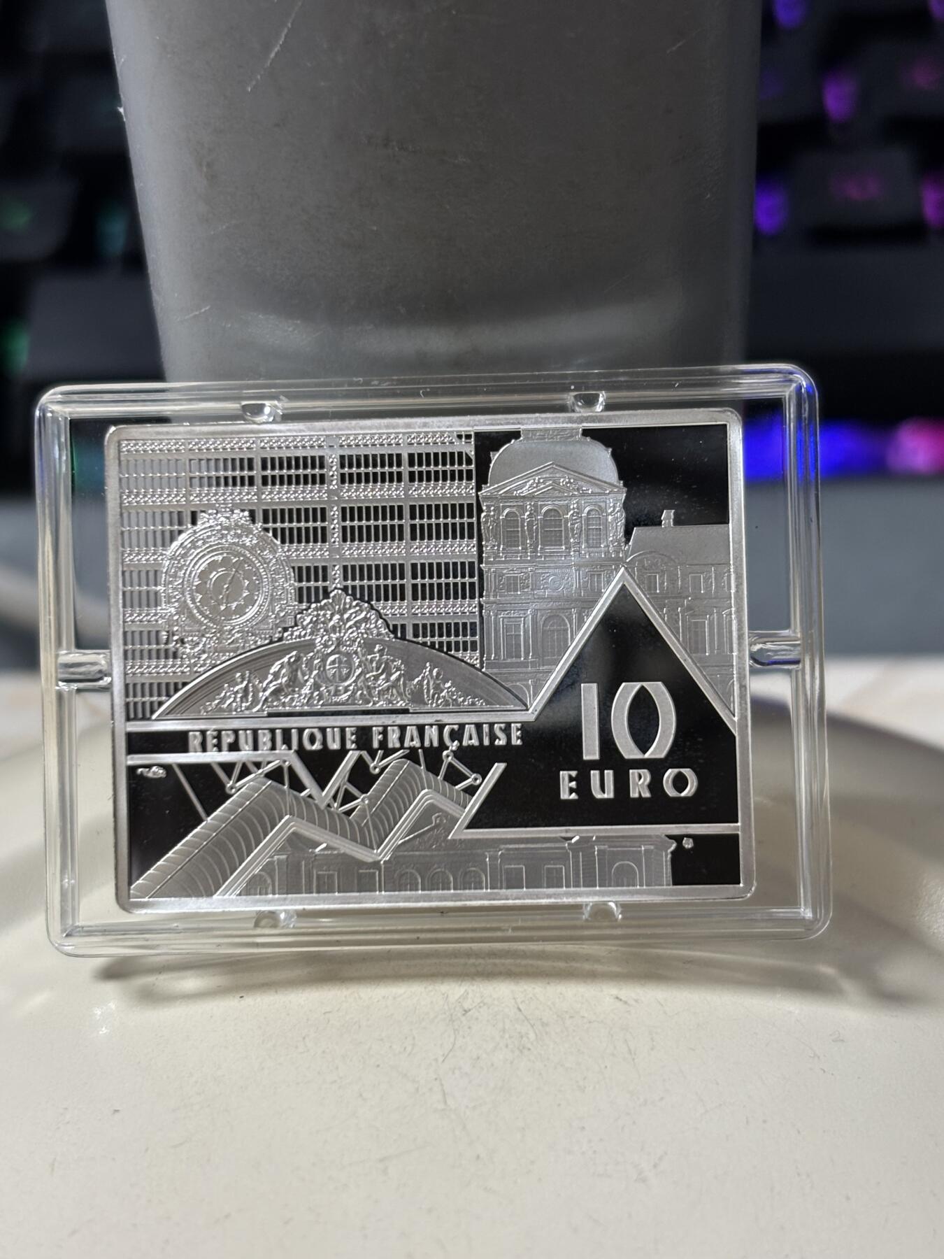 第187期拍卖   法国2020年博物馆杰作系列《神奈川冲浪里》纪念银币，900银，22.2克，发行3000枚，有轻微氧化